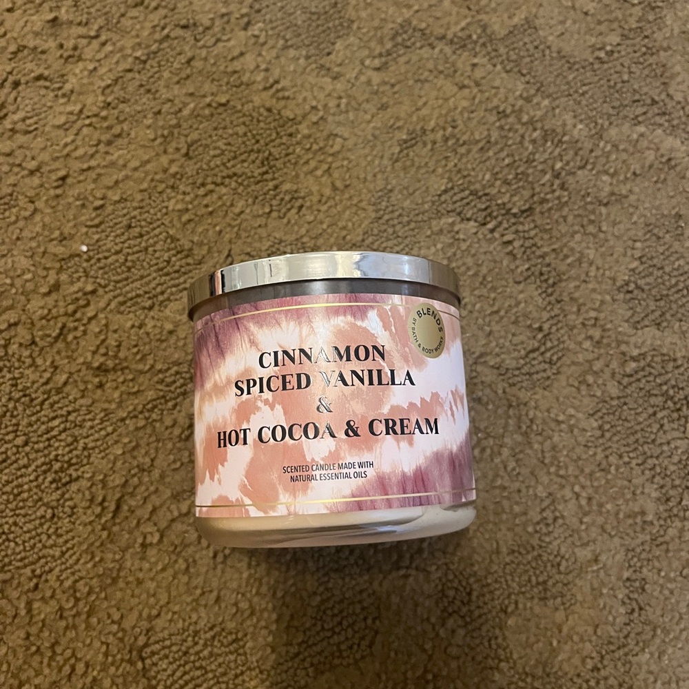Bath & Body works cinnamon spiced vanilla x hot cocoa & cream 3 wick candle